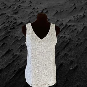 Ellen Tracy V neck lace top
